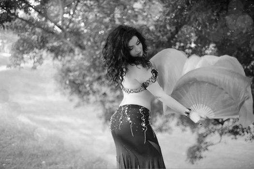 bellydance with fan veils